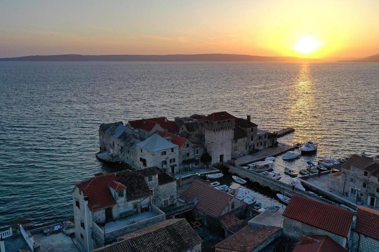 Apartmani Le-Lu Kastela Exterior photo